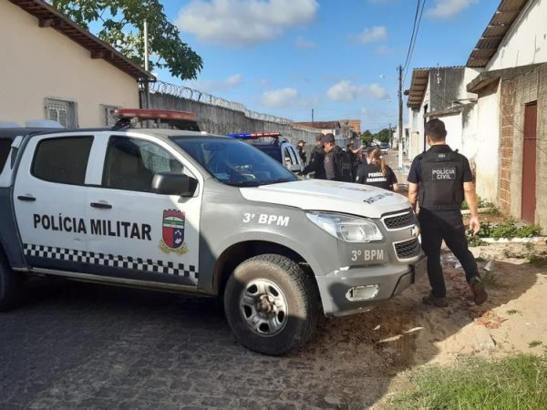 Corpo de homem decapitado foi encontrado em Parnamirim, na tarde do domingo (22) — Foto: Sérgio Henrique Santos/Inter TV Cabugi
