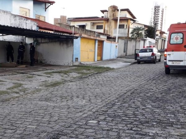 Crime aconteceu na Rua Aníbal Correia, no bairro Candelária, na Zona Sul de Natal — Foto: Klênyo Galvão/Inter TV Cabugi