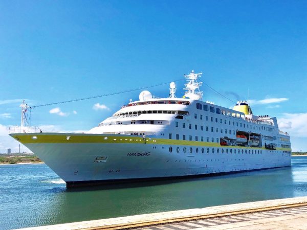 O Hamburg, com aproximadamente 300 passageiros, veio do Caribe e passou por Belém (PA) (Foto: Divulgação)