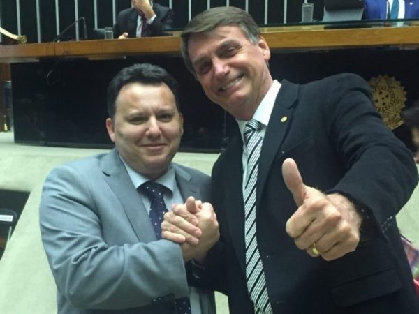 Vereador Cícero Martins em encontro com Bolsonaro na Câmara Federal (Foto: Divulgação)