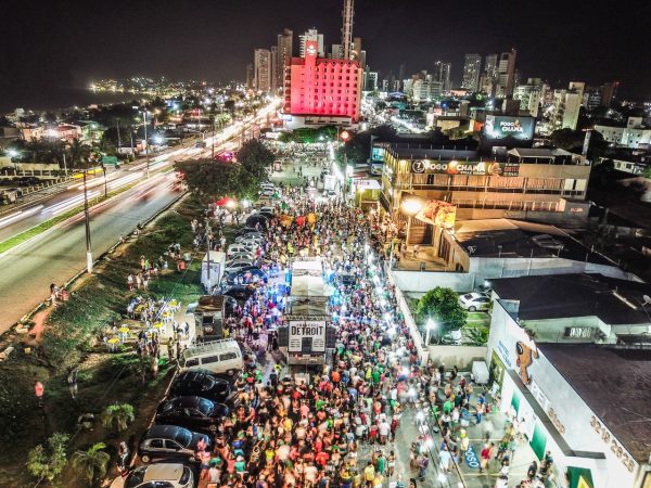 A festa gratuita acontece no formato de bloco de rua puxando os foliões pelas ruas. — Foto: Divulgação