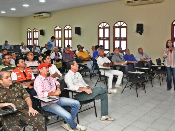 A apresentação foi feita pela Superintendente de Fiscalização da ANA (Foto: Divulgação)