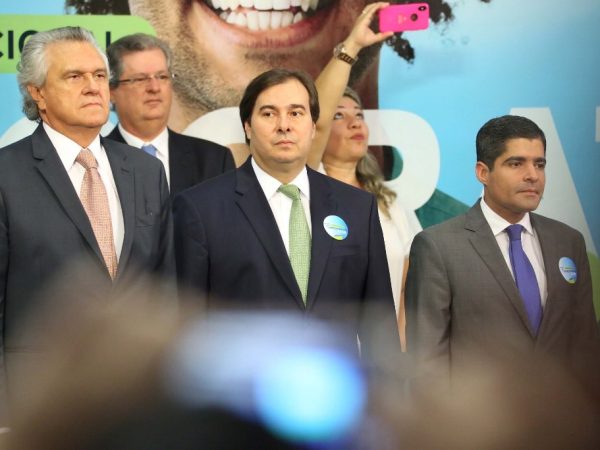 Democratas lança o presidente da Câmara, Rodrigo Maia (centro) como pré-candidato à Presidência da República (Foto: Fatima Meira/Futura Press/Estadão Conteúdo)