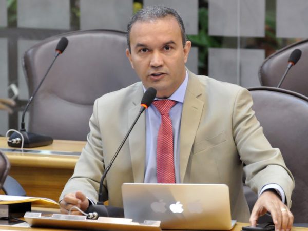 O parlamentar disse que a situação denota o descaso e desrespeito do governador com a legislação brasileira (Foto: Eduardo Maia)