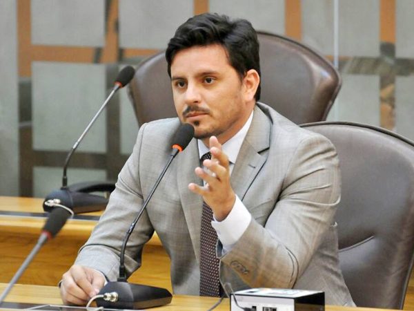 Deputado estadual Carlos Augusto foi o autor do projeto na Assembleia - Divulgação