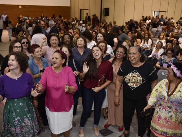 Fátima Bezerra anunciou hoje programas de atendimento voltados à população feminina — Foto: Elisa Elsie
