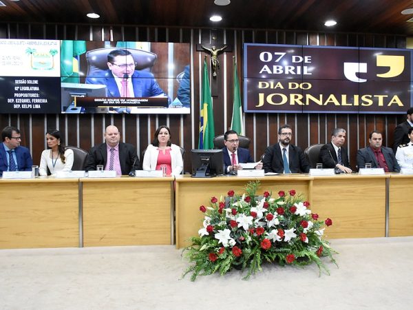 Cada deputado indicou um homenageado, de diferentes áreas e regiões do RN — Foto: Fábio Cortez