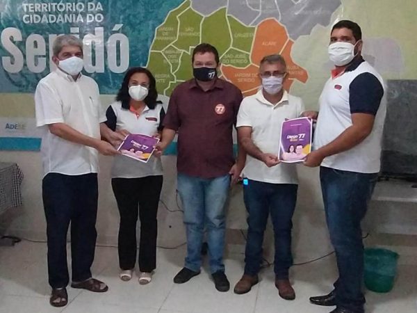 Diego Vale candidato a prefeito de Caicó fez uma visita a ADESE com sua vice, Vilma Medeiros — Foto: Divulgação