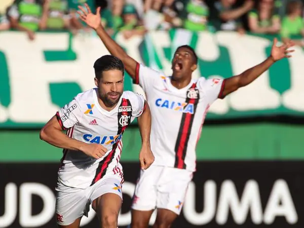 Diego marcou e o Flamengo venceu a Chapecoense em plena Arena Condá (Fotos: Gilvan de Souza/Flamengo)