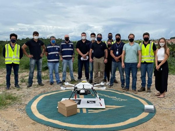 mpresa que poderá operar os drones deverá respeitar restrições de segurança, como não sobrevoar pessoas — Foto: Divulgação/ANAC