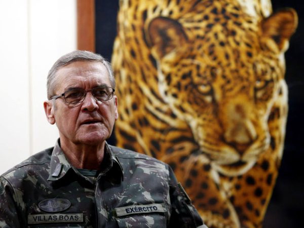 General informou que participa de reunião com ministro da Defesa e comandantes das Forças Armadas (Foto: Dida Sampaio/Estadão)