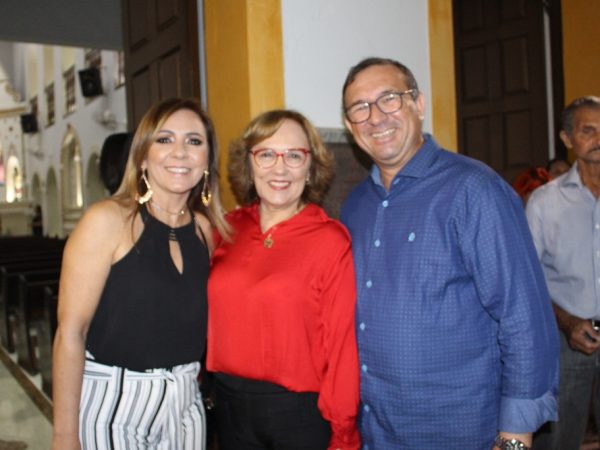 Zenaide Maia com vice-prefeito de Caraúbas, Paulo Brasil e primeira-dama, Sanzia (Foto: Divulgação)