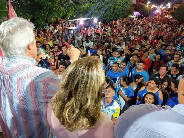 Em Pau dos Ferros multidão recepcionou calorosamente o candidato a deputado federal João Maia (Foto: Divulgação)
