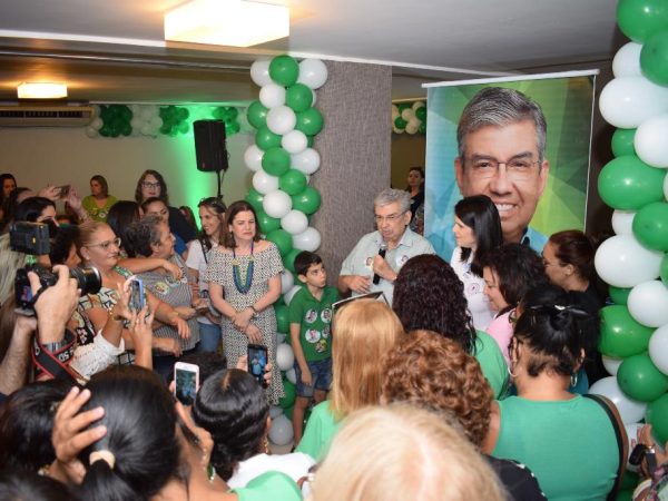 A reunião contou com a presença de amigos e convidados de Garibaldi, entre eles, a esposa do candidato, Denise Alves (Foto: Divulgação)