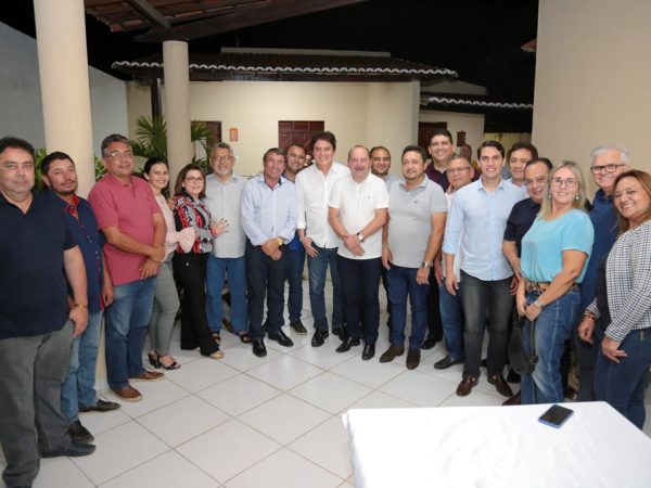 Apoio coletivo à reeleição ratificou a confiança no projeto da coligação Trabalho e Superação (Foto: Divulgação)