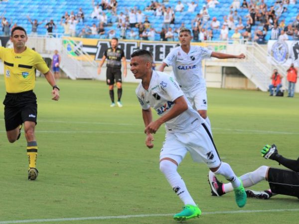 Único gol da partida foi marcado pelo meia Erivélton (Foto: Andrei Torres/ABC FC)