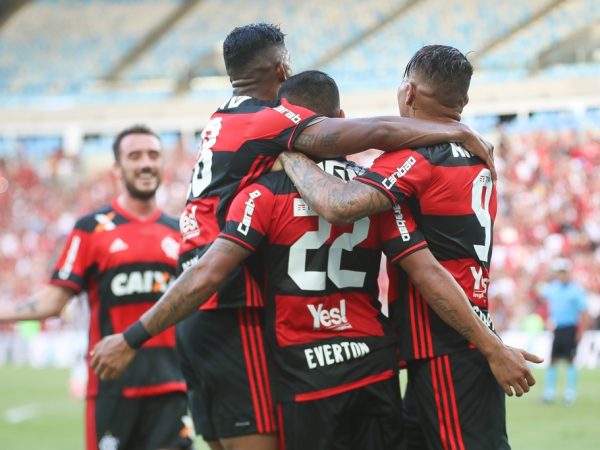 Jogadores do Flamengo comemorando o gol do Éverton (Foto: Gilvan de Souza/Flamengo)