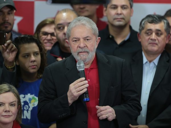O petista discursou na sede do PT em São Paulo - Foto: ALEX SILVA/ESTADÃO CONTEÚDO