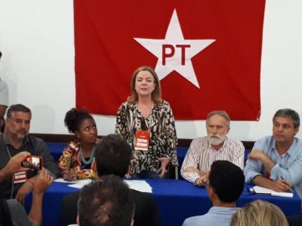 Presidente do PT, senadora Gleisi Hoffmann, fala na reunião da Executiva Nacional (Foto: Rafael Calado/TV Brasil)