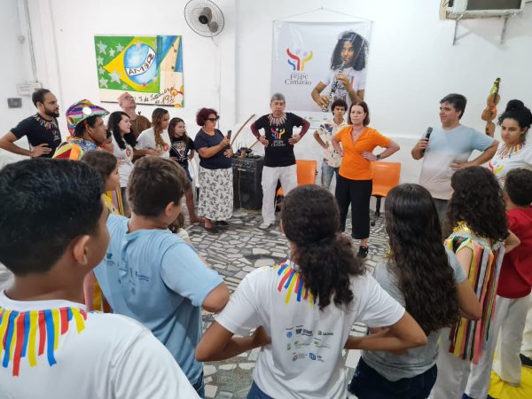 A visita fez parte da Ação Ciranda de Sons, que celebra os 20 anos do Conexão Felipe Camarão. — Foto: Divulgação