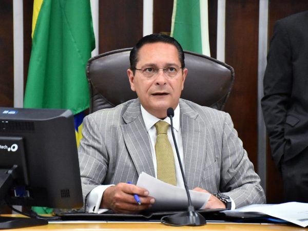O requerimento foi de iniciativa do presidente da Casa, deputado Ezequiel Ferreira. — Foto: João Gilberto