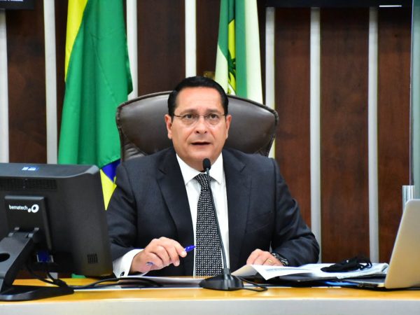 Presidente de Assembleia Legislativa destacou a Moção de Congratulações ao ministro Emmanoel Pereira. — Foto: João Gilberto