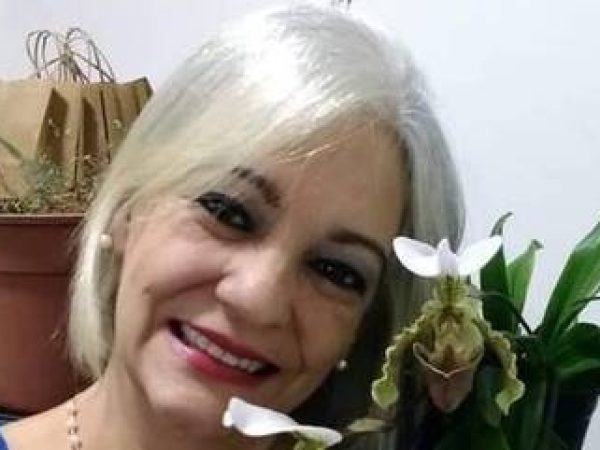 Rosana de Almeida Ferraz, de 51 anos, trabalhava na Escola Municipal Professor Antônio Gonçalves. — Foto: Reprodução