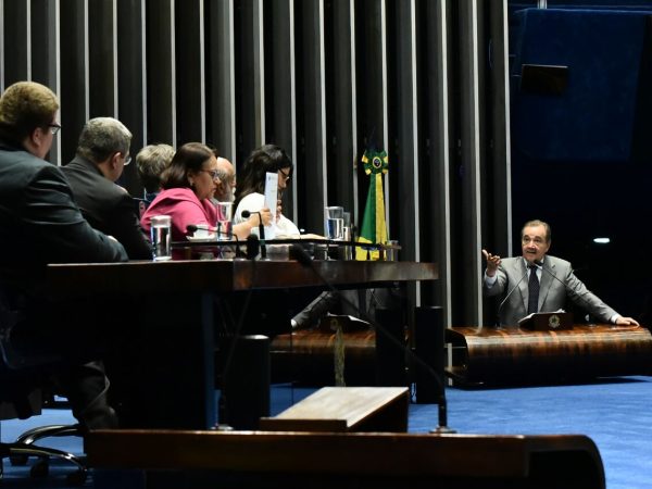 Durante sua fala, o senador destacou ainda o trabalho de Dom Eugênio Sales (Foto: Mariana Di Pietro)