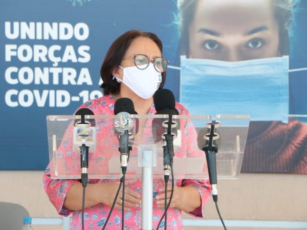 Fátima Bezerra também afirmou que o estado vai aumentar a disponibilização de testes para pessoas com sintomas. — Foto: Demis Roussus