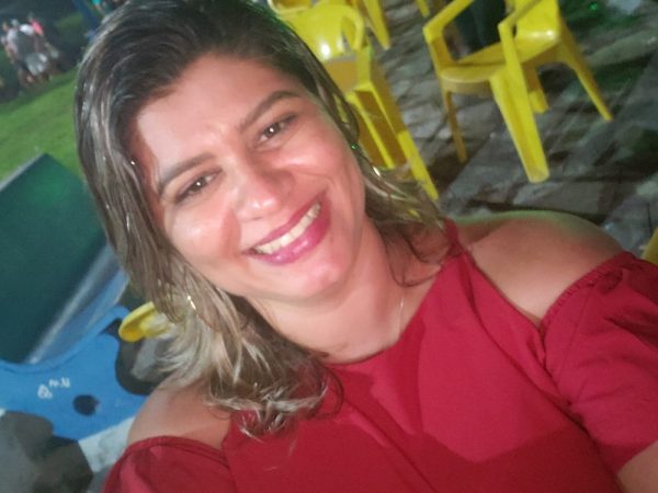 Februska Emanuely Ferreira tinha 34 anos e foi morta a tiros em João Câmara, RN — Foto: Facebook/Reprodução
