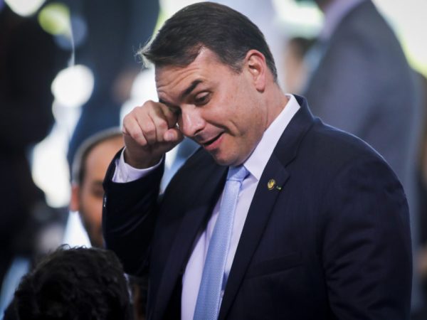 Flavio Bolsonaro divulgou nota alegando ser vítima de grupo político — Foto: Sérgio Lima/Poder360