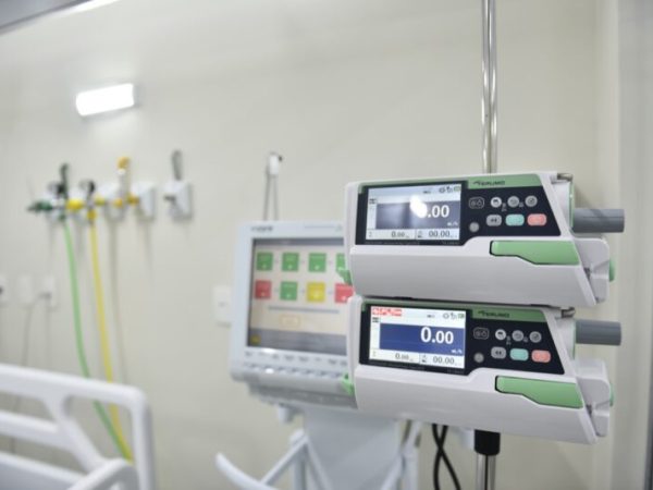 Os equipamentos servirão para que o Governo do RN possa dar continuidade à expansão de leitos públicos de saúde — Foto: Elisa Elsie