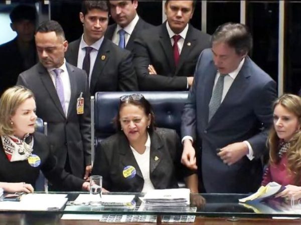 Ciro Nogueira e Elmano Férrer também foram signatários da denúncia contra as seis senadoras - Reprodução