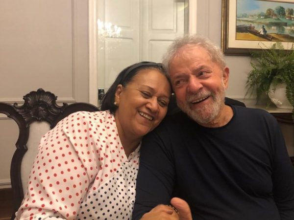 Segunda a governadora, com o retorno do ex-presidente, 'o PT [está] forte, unido e mais motivado ainda com a presença do nosso grande líder Lula' — Foto: Redes sociais