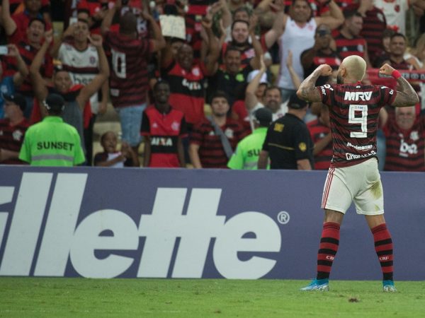 Gol de Gabriel Barbosa deu a liderança do primeiro turno para o Flamengo — Foto: Alexandre Vidal/CRF