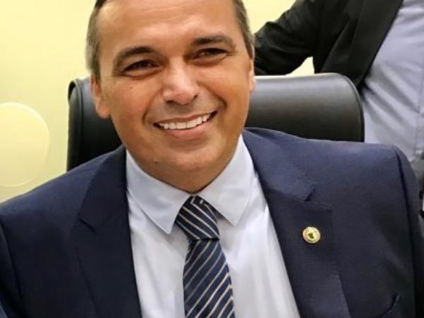 Vice-presidente da ALPB passou mal em uma praia no estado de Pernambuco e caiu no mar — Foto: Divulgação/ALPB