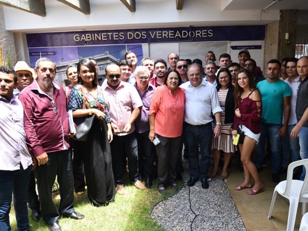 Presidente da FECAM/RN, Paulinho Freire, presidiu a reunião, com a presença governadora do RN, Fátima Bezerra — Foto: Elisa Elsie