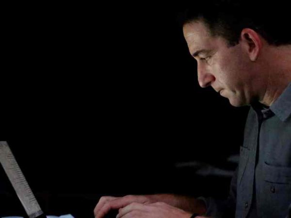 O site de Greenwald tem publicado mensagens atribuídas ao ex-juiz federal Sergio Moro e procuradores da Operação Lava Jato — Foto: © Reuters