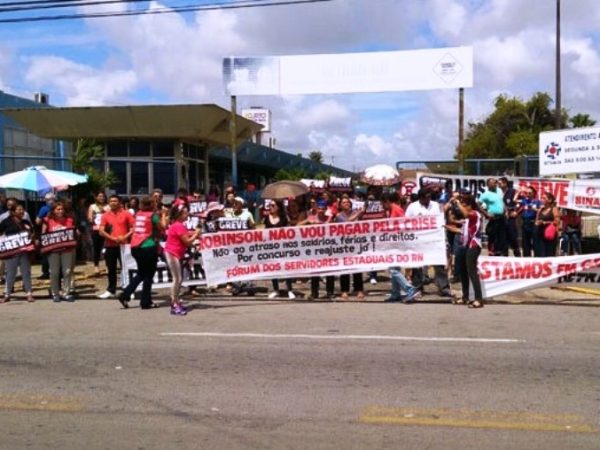 O protesto ocorreu na entrada do DETRAN. A Polícia Militar determinou a desocupação do local (Divulgação)