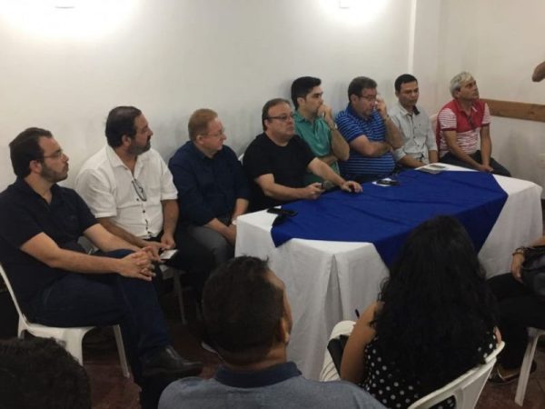 Encontro interpartidário aconteceu no hotel Residence e reuniu representantes de oito legendas (Foto: Divulgação)