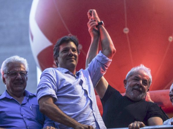 “Candidato de Lula” que deve ser Haddad aparece na liderança com 29,4% das intenções de voto (Foto: Heitor Feitosa / VEJA)