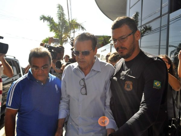 O ex-ministro Henrique Eduardo Alves, em imagem de arquivo, quando foi preso pela Polícia Federal (Foto: Frankie Marcone/Futura Press/Estadão Conteúdo)