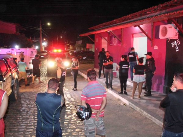 Homem de 25 anos foi assassinado dentro de ponto de açaí em Mossoró, RN — Foto: Marcelino Neto/O Câmera