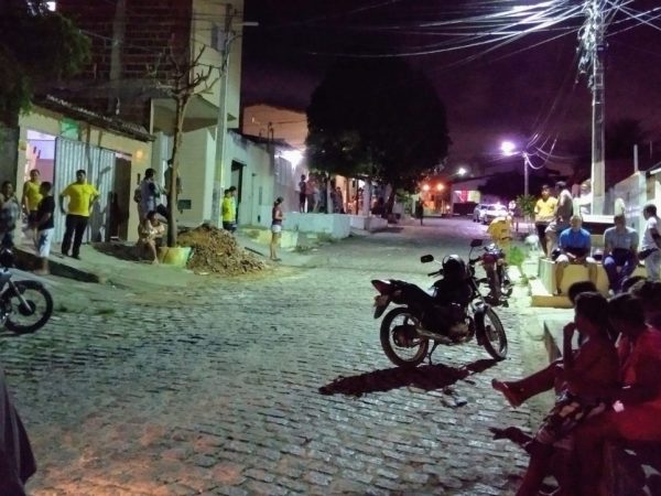 Crime aconteceu no conjunto Santarém, no início da noite desta segunda-feira (7) — Foto: Acson Freitas/Inter TV Cabugi