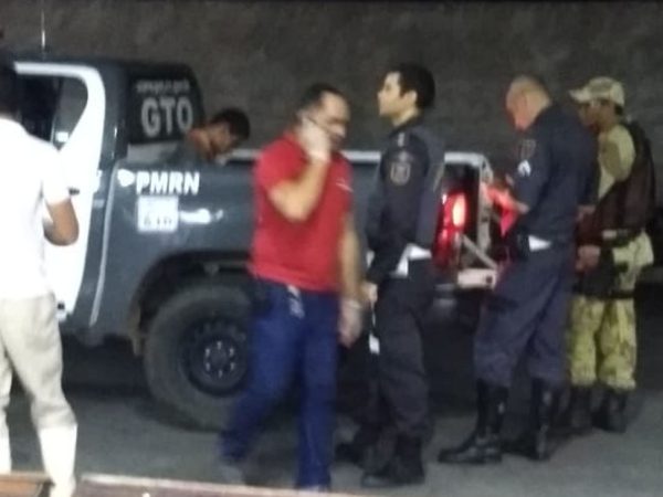 Homem é preso após trocar tiros com a polícia dentro de um supermercado em Currais Novos — Foto: Redes Sociais