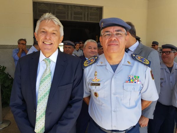 João Maia e o Comandante Geral da PM, Cel. Osmar Oliveira (Foto: Divulgação/Assessoria)
