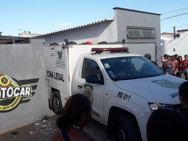Homens foram assassinados dentro de um lava jato na Zona Norte de Natal — Foto: Heloísa Guimarães/Inter TV Cabugi