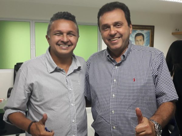 Líder oposicionista em São José do Mipibu, Querinho e o pré-candidato a governado do RN, Carlos Eduardo (Foto: Blog Rudimar Ramom)