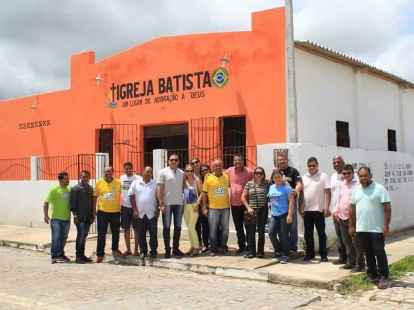 Em João Câmara, o pré-candidato a deputado estadual participou de uma ação social da Igreja Batista local (Foto: Divulgação)