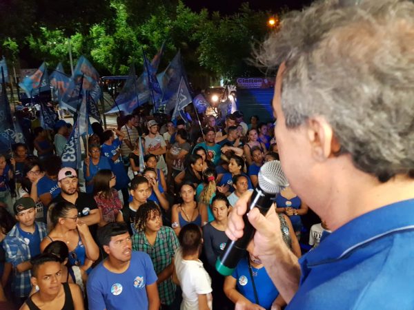Ao lado de centenas de seguidores, Jorge do Rosário conversou com a população (Foto: Divulgação)